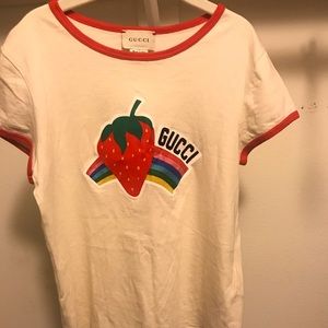 GUCCI. Girls Strawberry Print T-Shirt